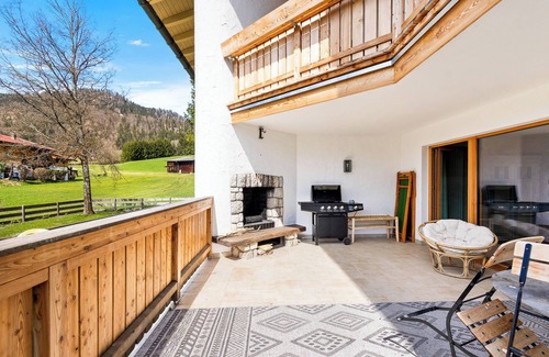 Reit im Winkl Apartment | Deluxe Suite | Pool, sauna & mountain view