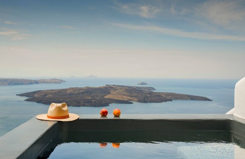 Firostefani House | Deluxe suite with Caldera View & Hot tub