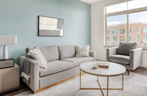 Transit Village Apartment | Deluxe Transit Village 1BR w/ Pool & Gym, walk to Google, by Blueground