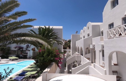 Perissa Apartment | Deluxe Triple Room 30 meters from Perissa Beach