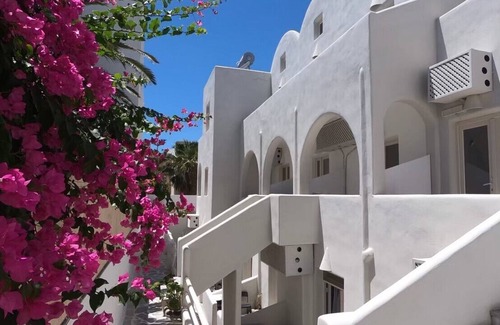 Perissa Apartment | Deluxe Twin Room 30 meters from Perissa Beach