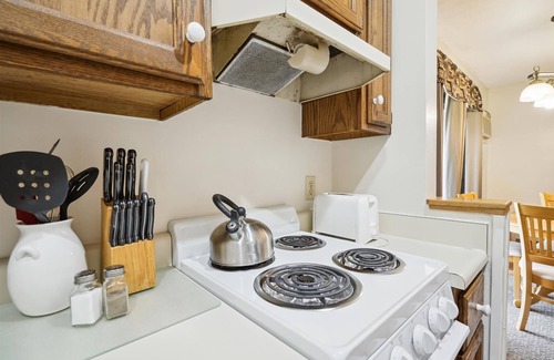 West Bridgewater Hotel | Deluxe Two Bedroom Suite on the 1st floor with outdoor heated pool 10102