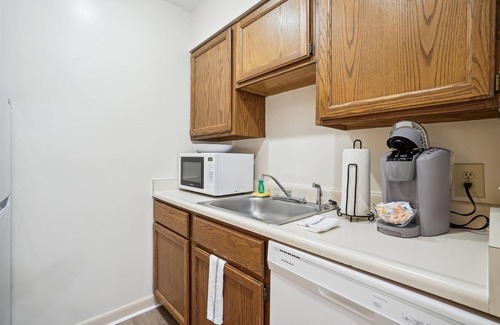 West Bridgewater Hotel | Deluxe Two Bedroom Suite on the 2nd floor with outdoor heated pool 20304