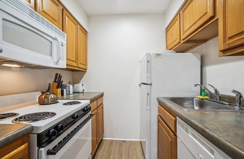 West Bridgewater Hotel | Deluxe Two Bedroom Suite on 2nd floor with outdoor heated pool 20708