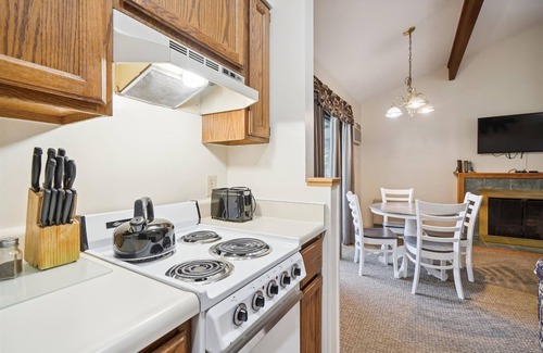 West Bridgewater Hotel | Deluxe Two Bedroom Suite on 2nd floor with outdoor heated pool 20102