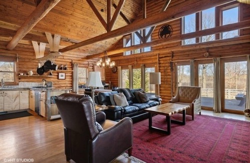Rolling Prairie House | Deluxe Vacay Home on Idyllic 15 acres-Pool, Spa, Stocked Pond, Firepit, EV Chger