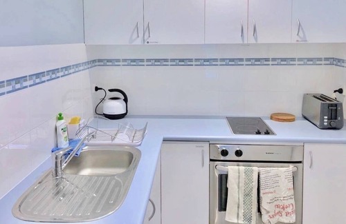 Park Orchards House | Deluxe Villa with Garden Kitchen Bathroom Wi-Fi TV