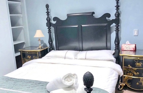 Park Orchards House | Deluxe Villa with Garden Kitchen Bathroom Wi-Fi TV
