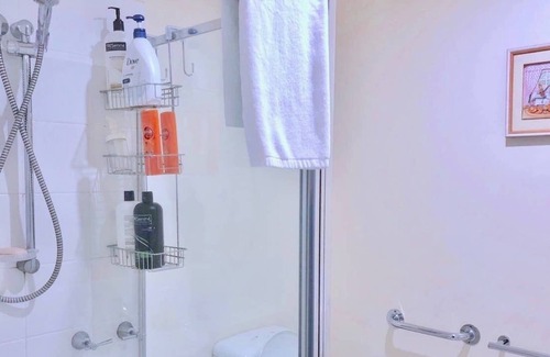 Park Orchards House | Deluxe Villa with Garden Kitchen Bathroom Wi-Fi TV