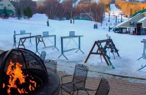 Hancock Apartment | Deluxe Yeti Suite on Jiminy Mtn -1st Flr Sleeps 4 - New Fully Redone Country Inn