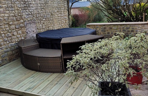 Sainte-Mere-Eglise House | Demeure Avec Spa, Espace Jeu, Babyfoot, Idéal Pour les Familles