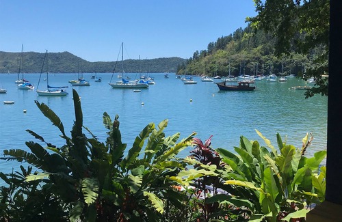 Ubatuba House | Demolein Refuge, 7 air-conditioned suites, swimming pool, barbecue, sauna, beach at the house
