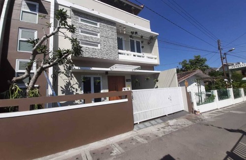 Wirobrajan House | deMulya Guesthouse, FREE motorbike and bicycle.