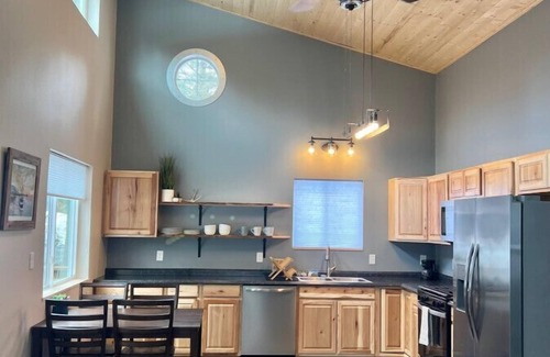Questa Woods House | Denali cabin. New build! 2 bed 1 bath with large deck