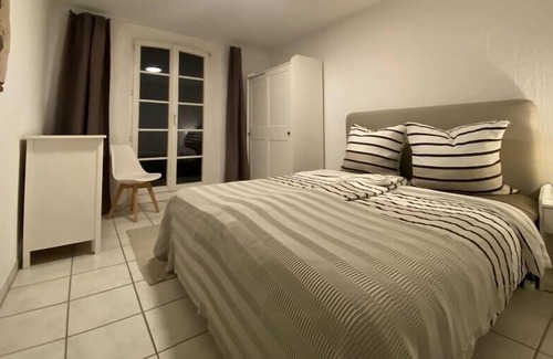 Dreikonigenviertel Apartment | Denkmalgeschützter Hof in Innenstadtlage