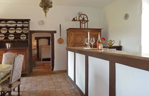 Chateau-sur-Allier House | Dependance of a 16th century castle listed as an historical monument!