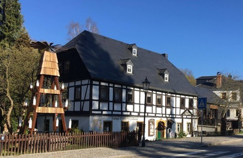 Annaberg-Buchholz Apartment | Der graue Salon - The gray salon - Old apartment with balcony