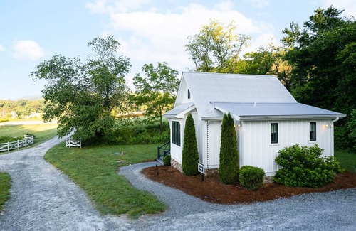 Dillard Cottage | Derby Cottage at Julep Farms