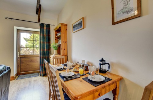 Felinfach House | Deri'r Cwm - Two Bedroom House, Sleeps 4