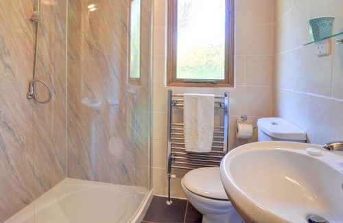Trefeglwys Ski Chalet | Derw Lodge in the beautiful Caersws