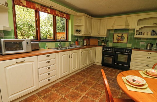 Mydroilin Cottage | DERWEN VILLA, pet friendly, character holiday cottage in New Quay