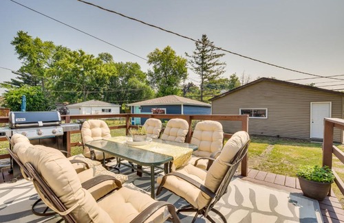 Oakton House | Des Plaines Vacation Rental with Spacious Backyard!