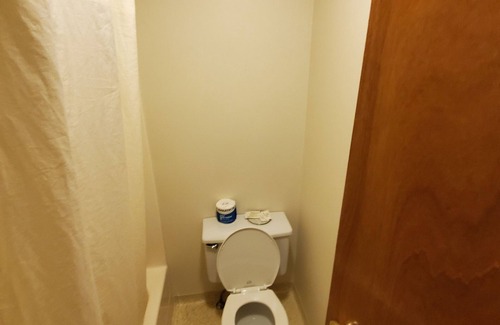 Maupin Apartment | Deschutes Motel - Rattlesnake - King Suite w/1 King Bed
