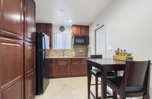 North Mountain House | Desert Getaway w/Stunning Views, Firepit, & Extra Kitchenette!