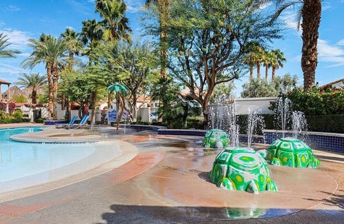 La Quinta Villa | Desert King Room w/Mountain Views in Resort Villa