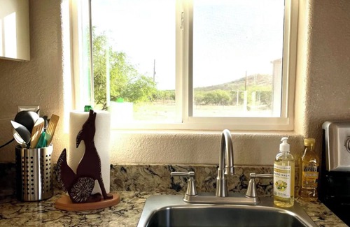 Oracle House | Desert Oasis close to trails and tranquility!