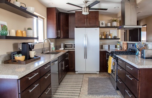 Joshua Tree House | Desert Oasis-Close to National Park, Views, FirePit, Family & Pet Friendly