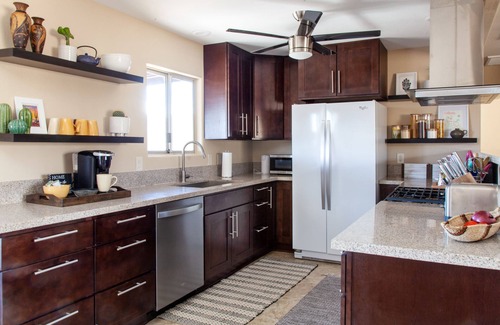 Joshua Tree House | Desert Oasis-Close to National Park, Views, FirePit, Family & Pet Friendly