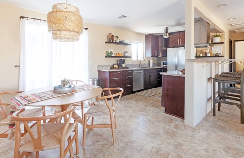 Joshua Tree House | Desert Oasis-Close to National Park, Views, FirePit, Family & Pet Friendly