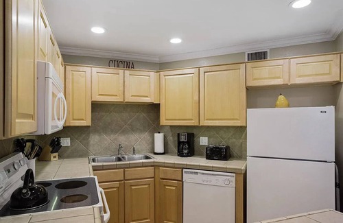 Tucson Condo | DESERT PARADISE! CANYON VIEW AT VENTANA GROUND FLOOR UNIT