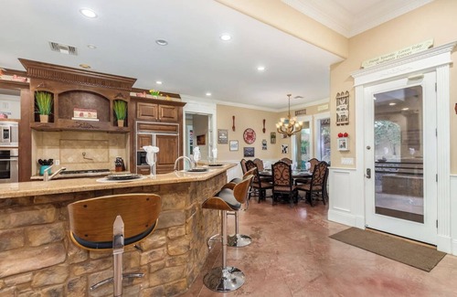 East Mesa House | Desert Paradise Retreat | Luxe 5BR w/Pool in Mesa