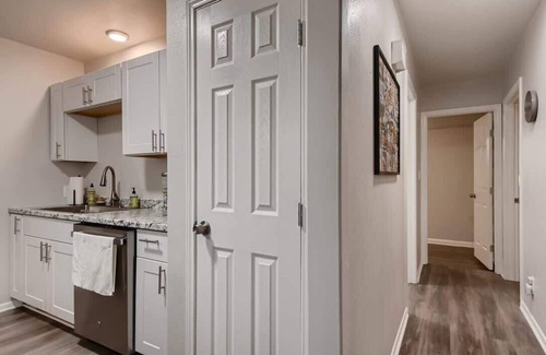 Georgetown House | Desert Primrose @ 808B-Walk to the Square!