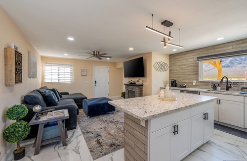 Mojave Desert House | Desert Retreat-Charming 2-bedroom house with a View