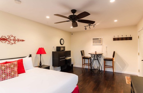 Paradise Valley Village Villa | Desert Ridge by AvantStay | Spacious Oasis w/ Pool & Hot Tub