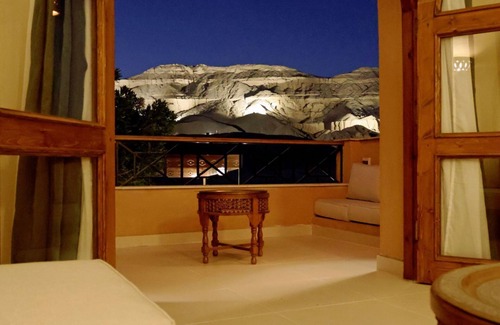 Luxor House | Desert top floor Suite at Malkata House: Pool & Dine