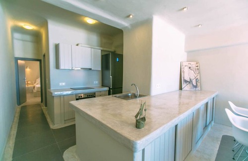 Paradise Apartment | Design Apartment 17- Sea View, Shared Infinity Pool, Gym, Pool Bar, 4'from beach