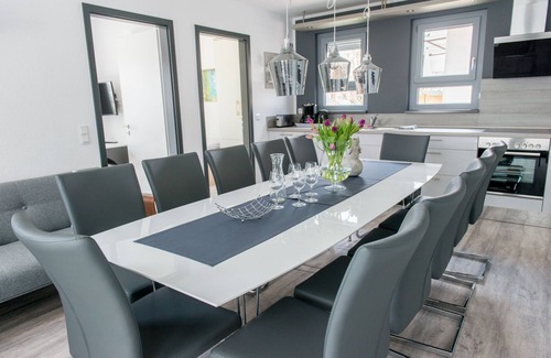 Bensheim Condo | Design apartment for 3-5 people with south-facing loggia and garden view. Near the lake!