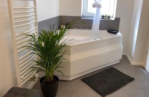 Oberdorla Apartment | Design-Apartment mit privatem Spa-Feeling & Kino