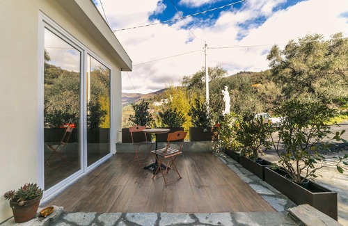 Borganzo House | Design apartment on the ground floor of a villa in a typical Ligurian village,