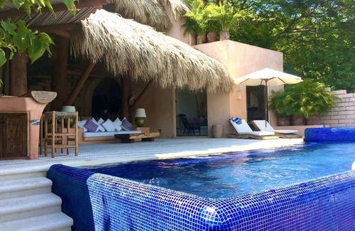 Playa Las Gatas House | Design Beach House with spectacular view to Bahía de Zihuatanejo