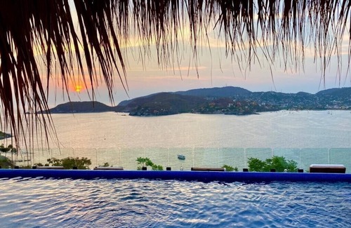 Playa Las Gatas House | Design Beach House with spectacular view to Bahía de Zihuatanejo
