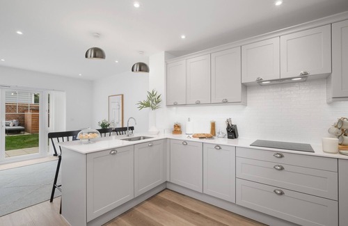 Reading Apartment | Design-Led Luxurious Townhouse Prime Location W/Parking