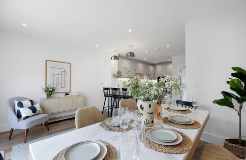 Reading Apartment | Design-Led Luxurious Townhouse Prime Location W/Parking