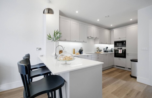 Reading Apartment | Design-Led Luxurious Townhouse Prime Location W/Parking