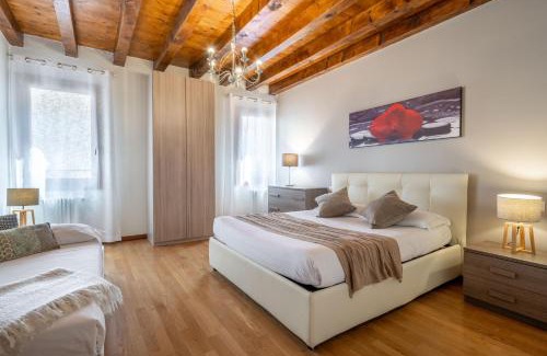 Cannaregio Apartment | Design Palace Apartment by Wonderful Italy
