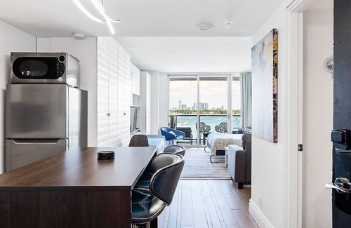 West Avenue Condo | Design Studio Miami Beach With stunning Bay View Balcony